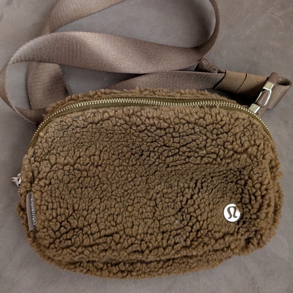Lululemon Everywhere Belt Bag Fleece